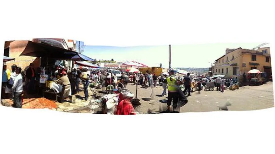 Panorámica del Mercado de San Roque, Quito (Transductores, 2013)
