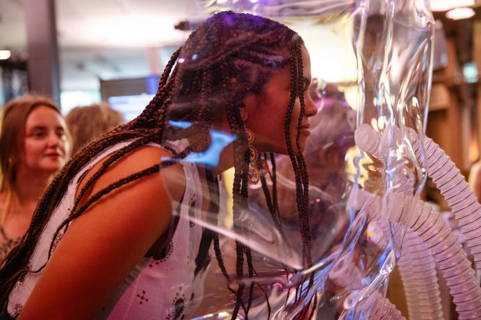 INSTALACIÓN. Chemical Calls of Care II