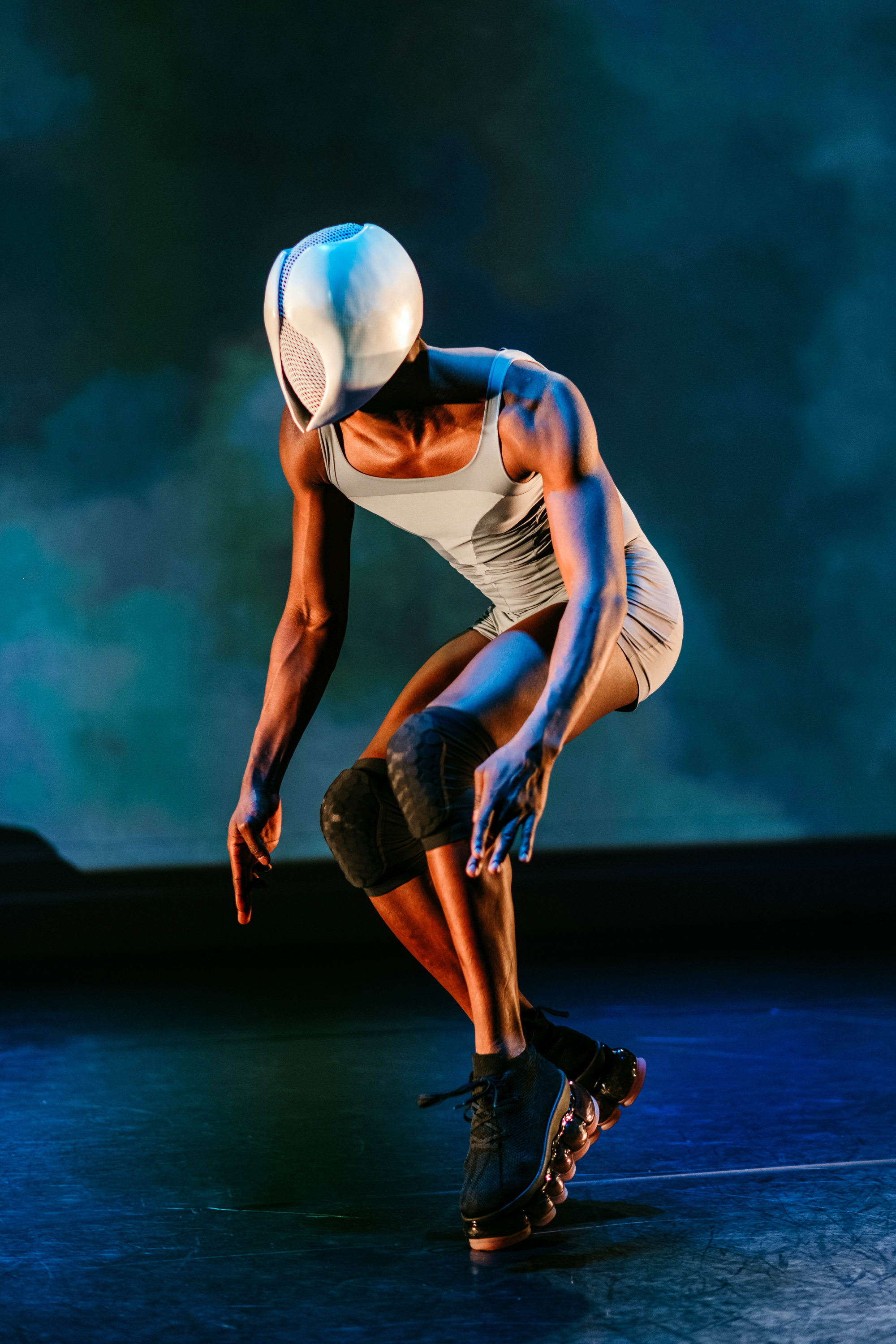 L.E.V. 2026. PERFORMANCE 'LAST AND FIRST MEN', DE NEON DANCE