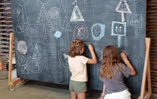 Campamento de verano infantil Matadero Campamento en construcción