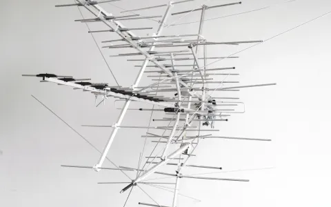 Estructura metálica con varillas. Elena Rocabert Centro residencias artisticas Matadero Madrid