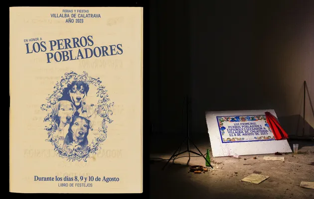 Portada de libro al lado del libro sobre el suelo