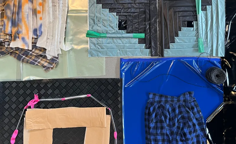 Diferentes texturas, telas plásticos etcétera