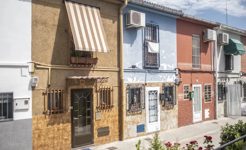 Fachadas de viviendas de barrio