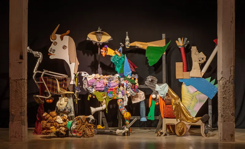Representación con retales de tela del Gernika de Picasso