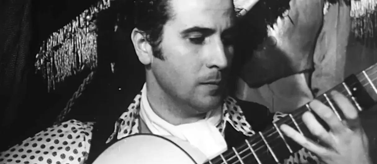 Hombre tocando la guitarra