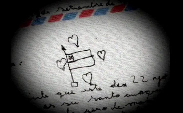 DIBUJO EN UNA CARTA CON CORAZONES