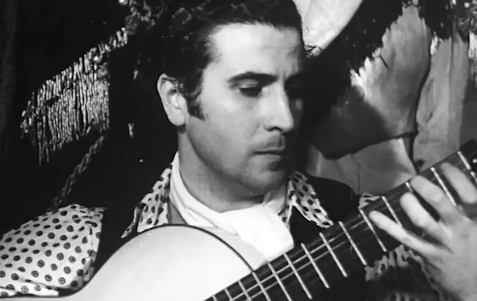 Hombre tocando la guitarra