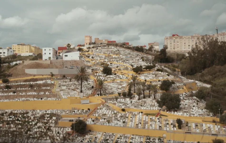 Foto aérea de un cementerio