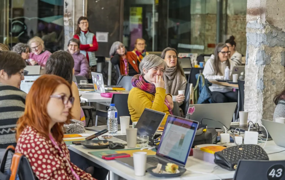 Editatona de lesbianas relevantes. Wikiesfera. Medialab