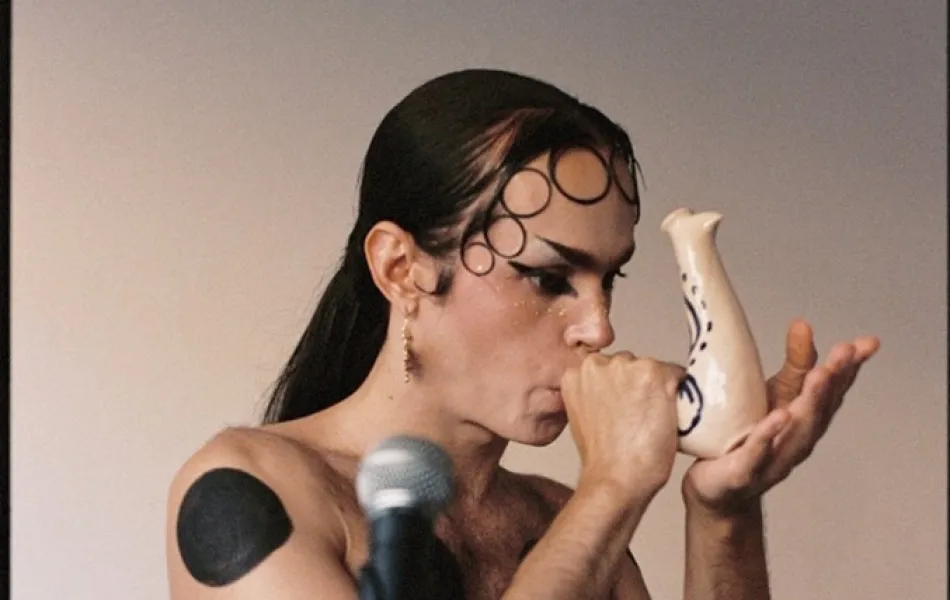 Intervención sonora de Élan d’Orphium en torno a la exposición de Cristina Mejías, 'Lengua en coro, cuenta'