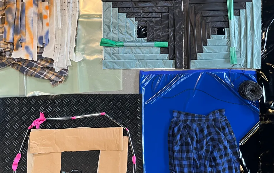 Diferentes texturas, telas plásticos etcétera