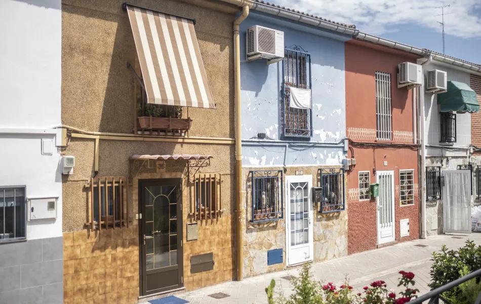 Fachadas de viviendas de barrio