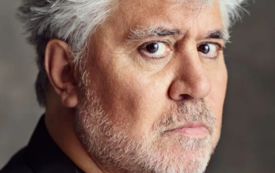 Retrato fotográfico del director de cine Pedro Almodóvar