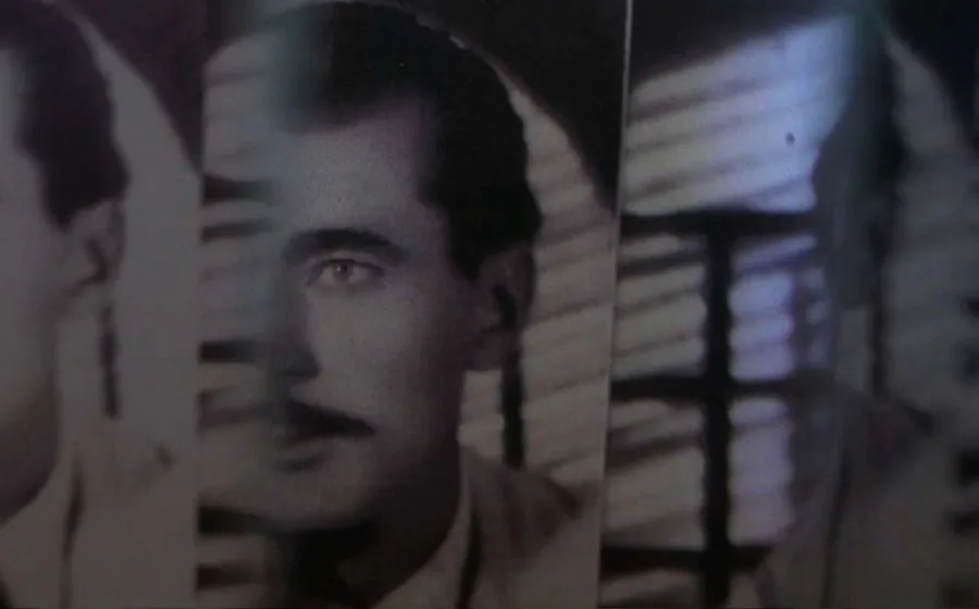 FRAGMETNOS DE UNA FOTO DE UN HOMBRE CON BIGOTE