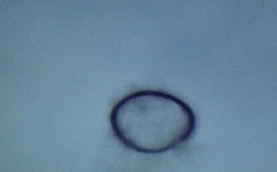 Anillo de humo, 1983 (fotograma Súper 8). Roman Signer.