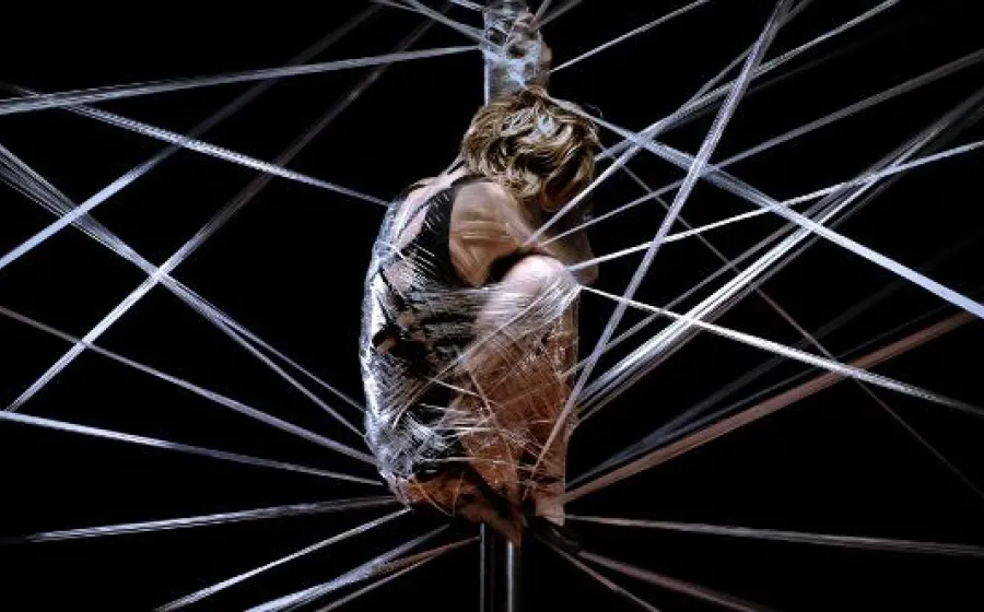 PETRA, LA MUJER ARAÑA Y (...)