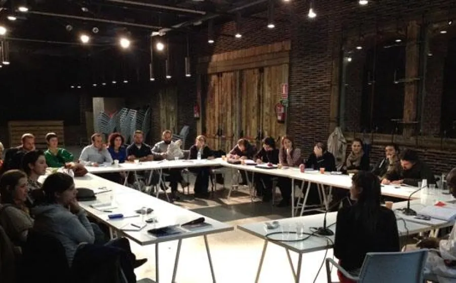 DECOLONISING KNOWLEDGE AND AESTHETICS