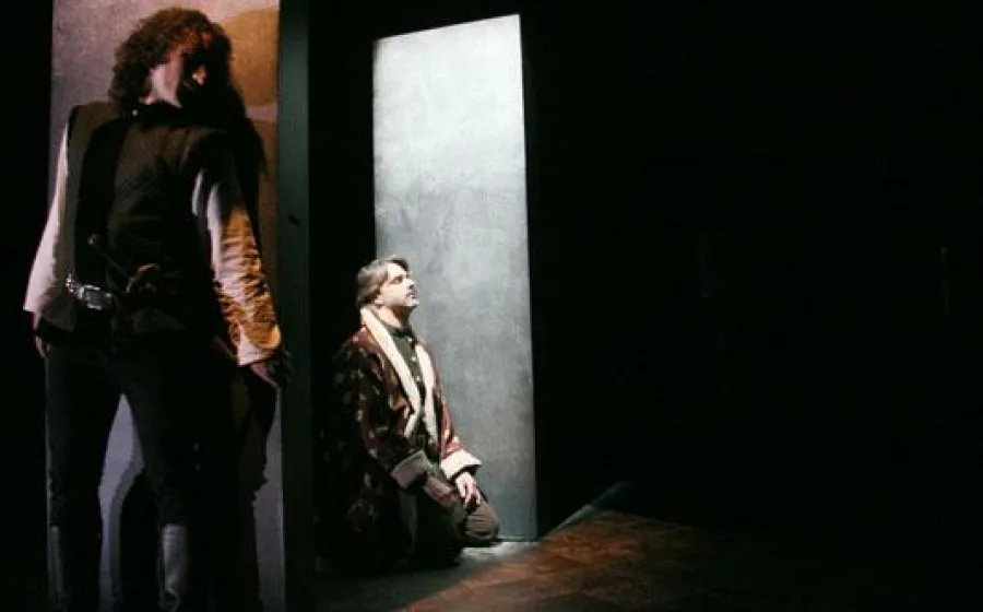 CLAUDIO, TÍO DE HAMLET