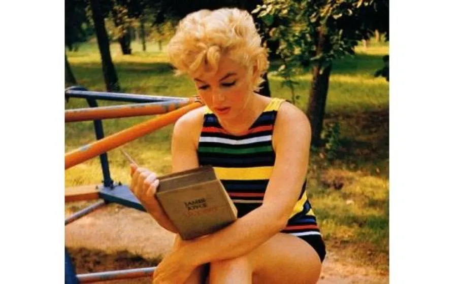 Marilyn reading, por Eve Arnold