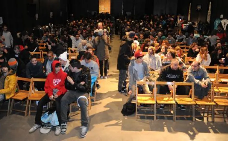 THEATRE<18 FESTEEN