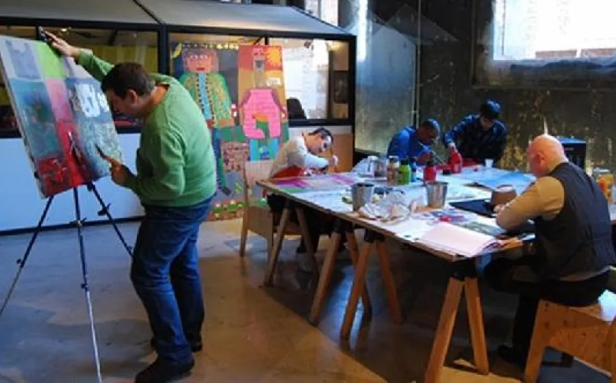 TALLERES E INTERVENCIONES DE DEBAJO DEL SOMBRERO