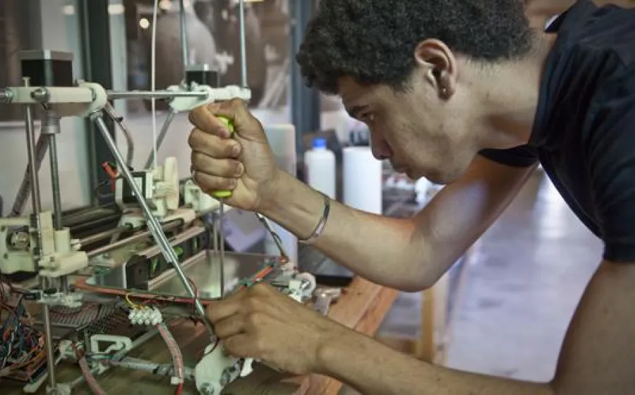 ESCUELA DE JÓVENES CREADORES TECNOLÓGICOS