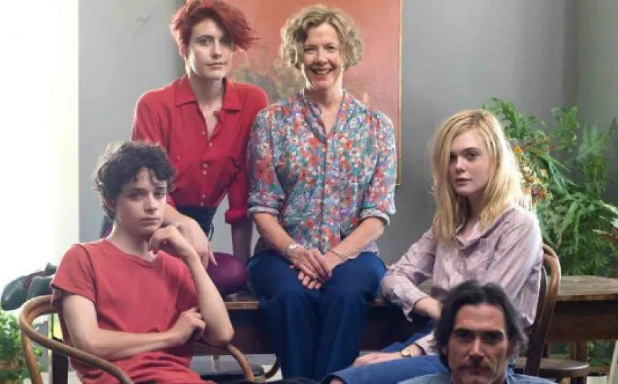 MUJERES HECHAS DE PUNK
