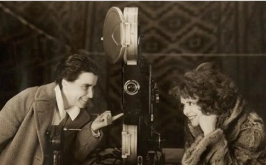 WOMEN MAKE FILM 
