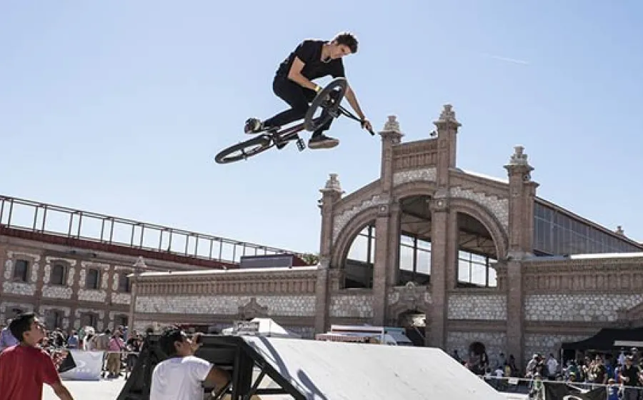 Matadero Madrid celebra este fin de semana la decima edicion del FestiBal con B de Bici 