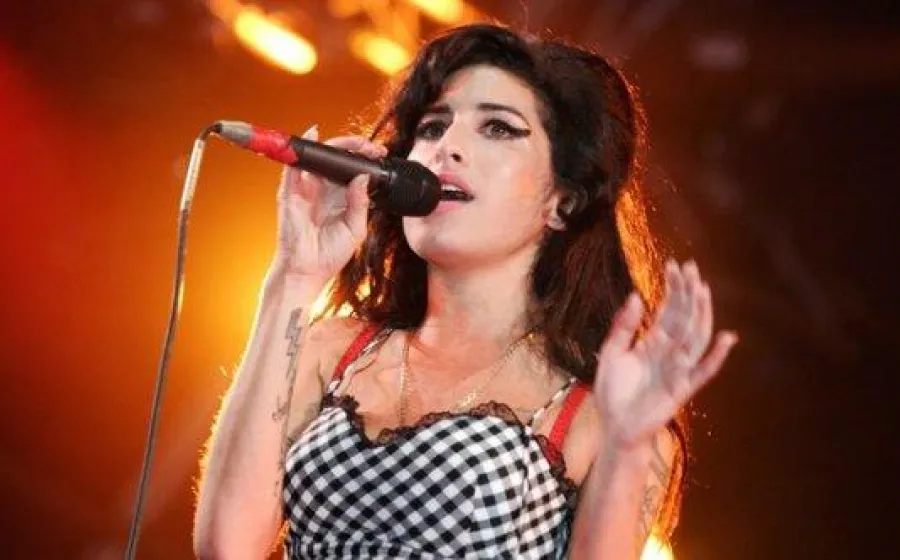 AMY (LA CHICA DETRÁS DEL NOMBRE)