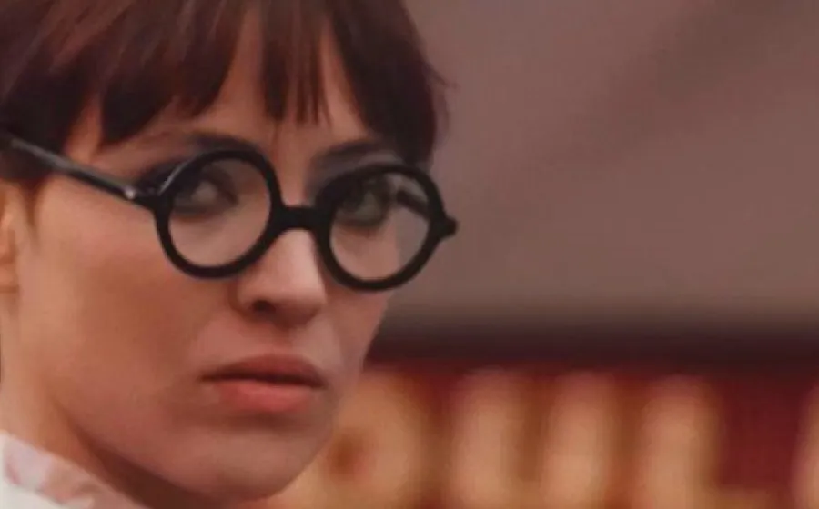 VIVIR SU VIDA + ANNA KARINA
