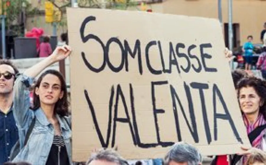 CLASE VALIENTE