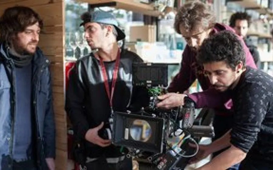 FUCKING YOUNG: UNA SELECCIÓN DE PIEZAS AUDIOVISUALES DE LOS ALUMNOS DE CINE DE EFTI
