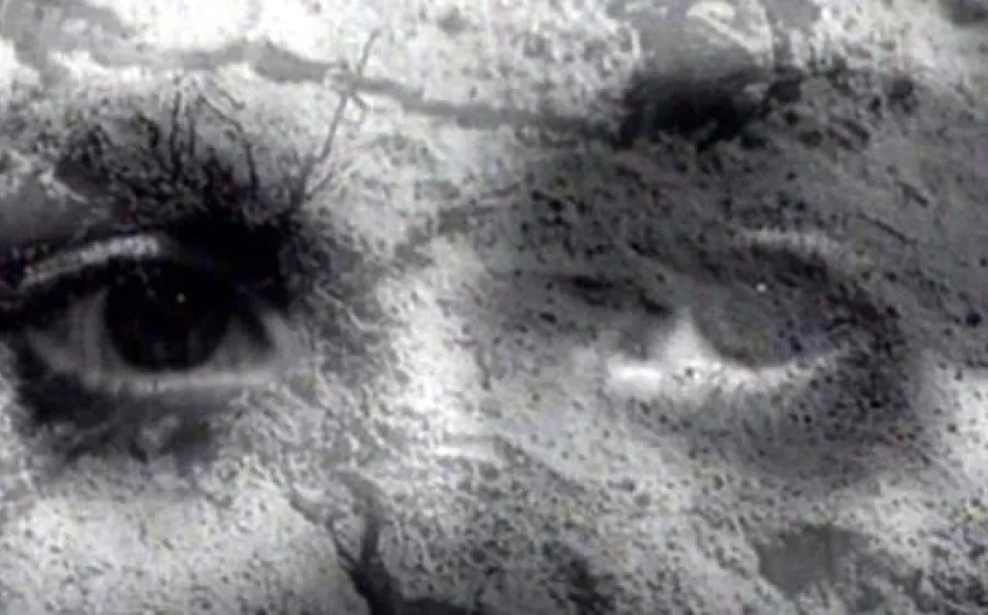 Fotograma de la película 'Gaudí' (1988)