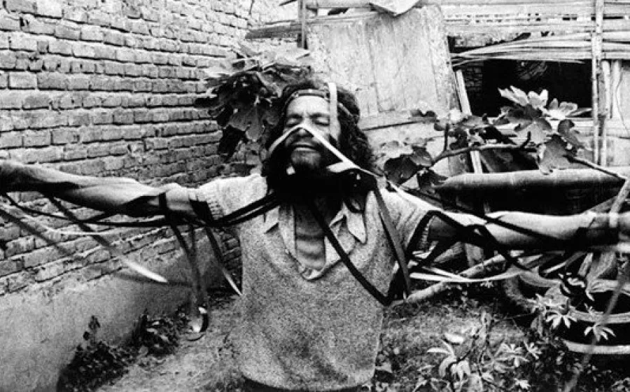 AGARRANDO PUEBLO + CORTOMETRAJES DE CAMILO RESTREPO