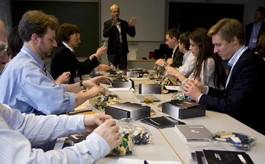 CONSTRUYE TU IDEA DE NEGOCIO CON LEGO® SERIOUS PLAY®