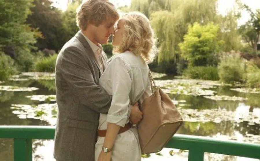 MIDNIGHT IN PARIS
