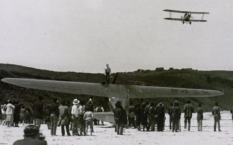 LA AVENTURA DEL PÁJARO AMARILLO