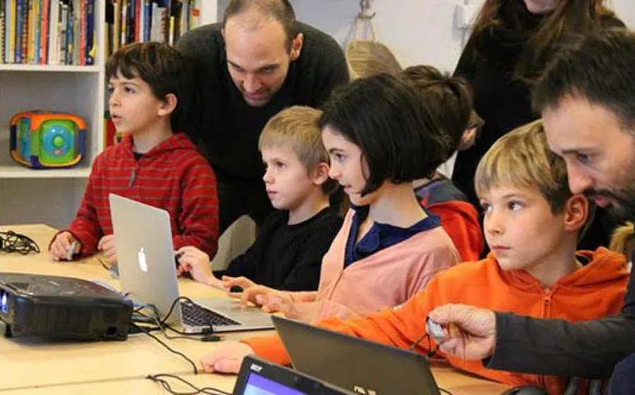 PROGRAMACIÓN DE VIDEOJUEGOS Y ELECTRÓNICA CON SCRATCH Y MAKEY-MAKEY