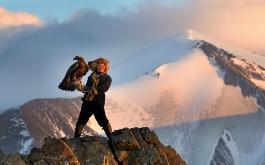 LA CAZADORA DEL ÁGUILA
