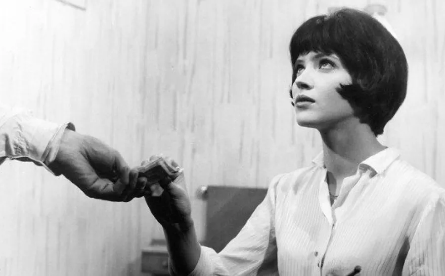 VIVIR SU VIDA + ANNA KARINA