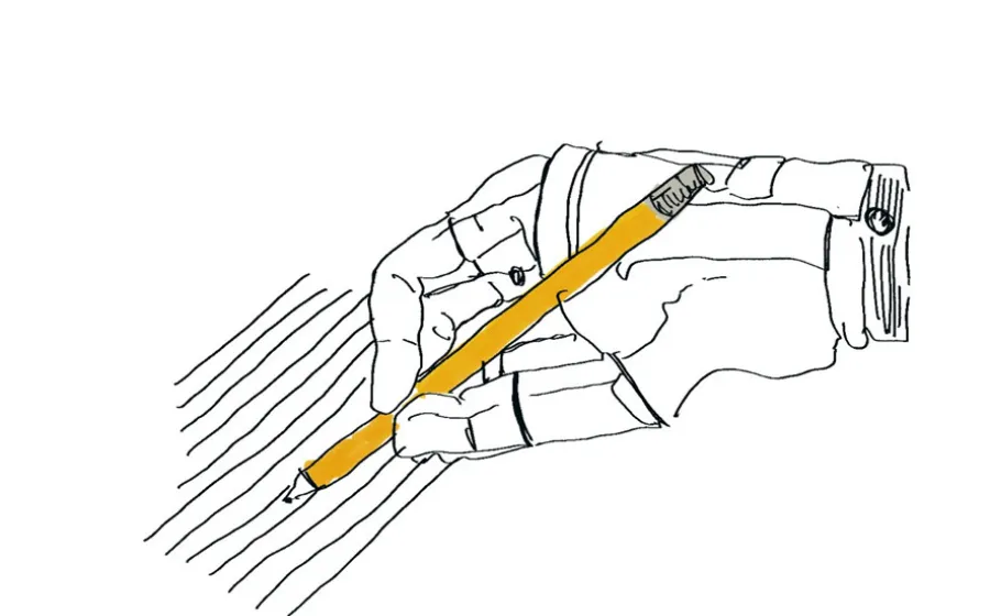 Mano ortopédica dibuja líneas con un lapicero