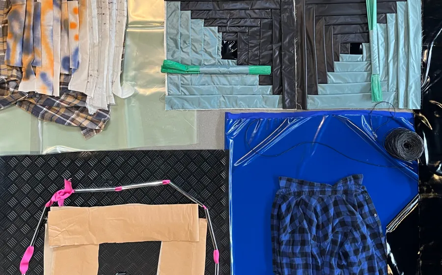 Diferentes texturas, telas plásticos etcétera