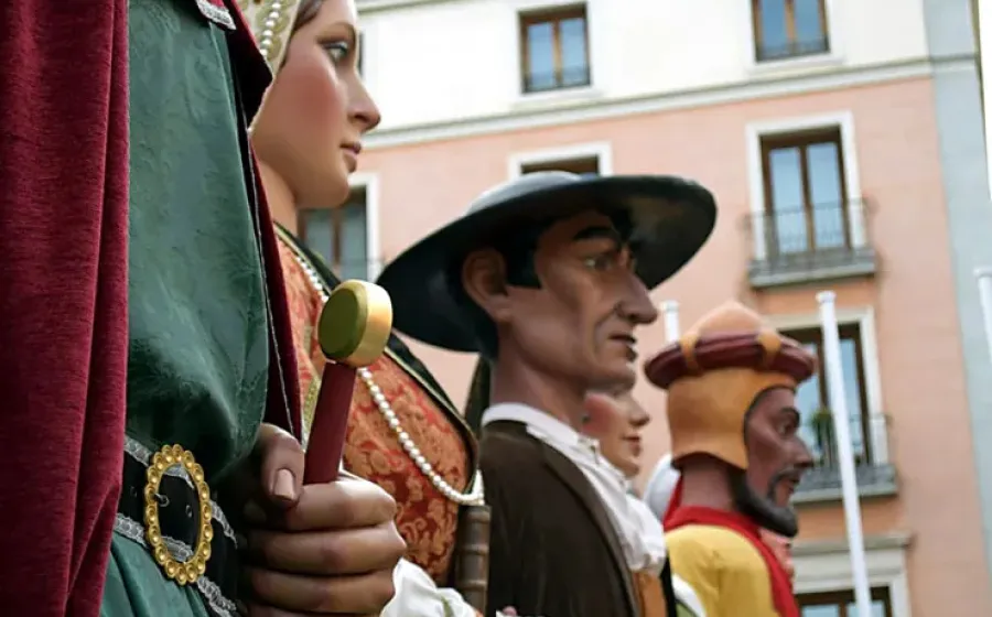 Desfile de gigantes y cabezudos