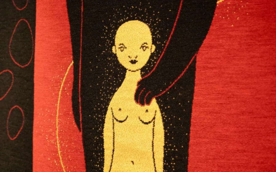 Ilustración minimalista de una mujer pequeña abrazada por una sombra a su espalda en colores amarillo, rojo y negro