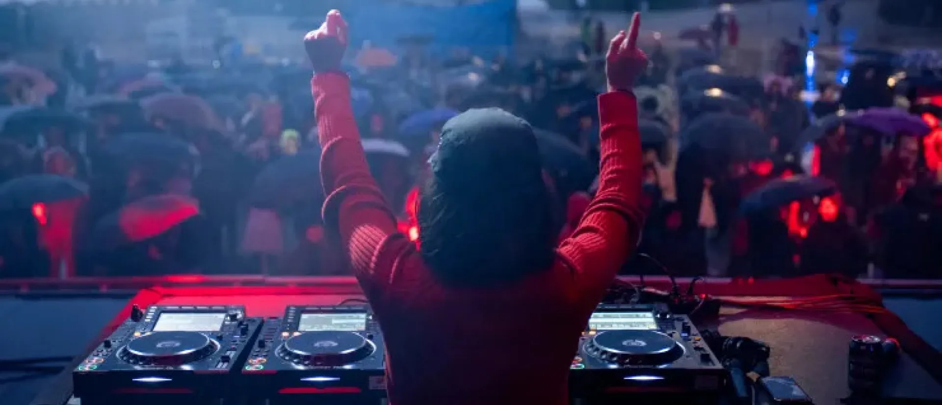 DJ animando al público