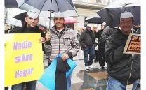 SIN HOGAR PERO CON MUROS