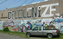 DESCOLONIZAR ESPACIOS E IDENTIDADES