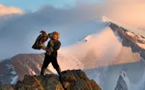 LA CAZADORA DEL ÁGUILA